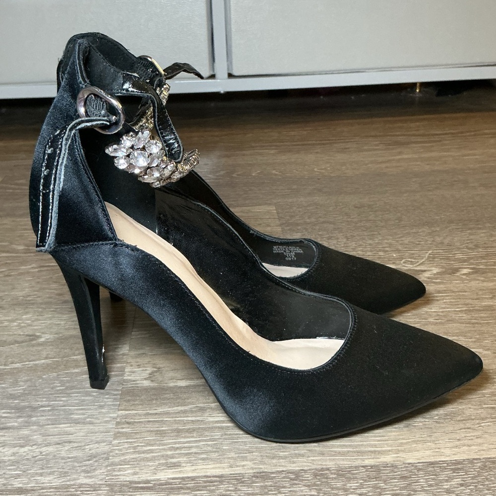Elegant Black Heels with Embellished Ankle Strap - Picture 1 of 6